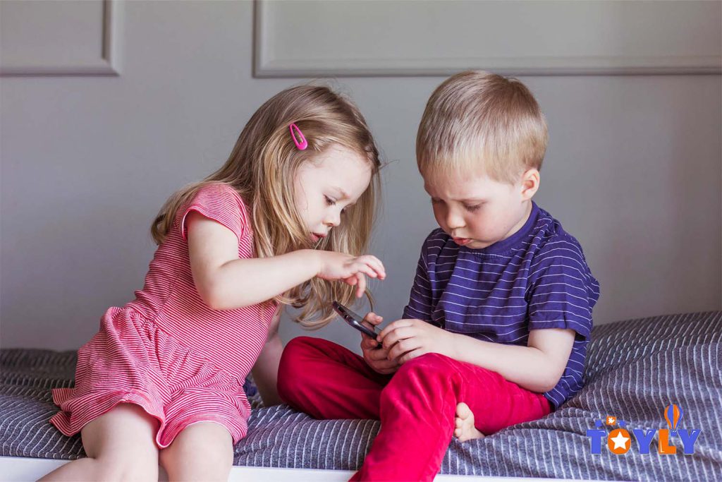 عوارض بازی با موبایل برای کودکان